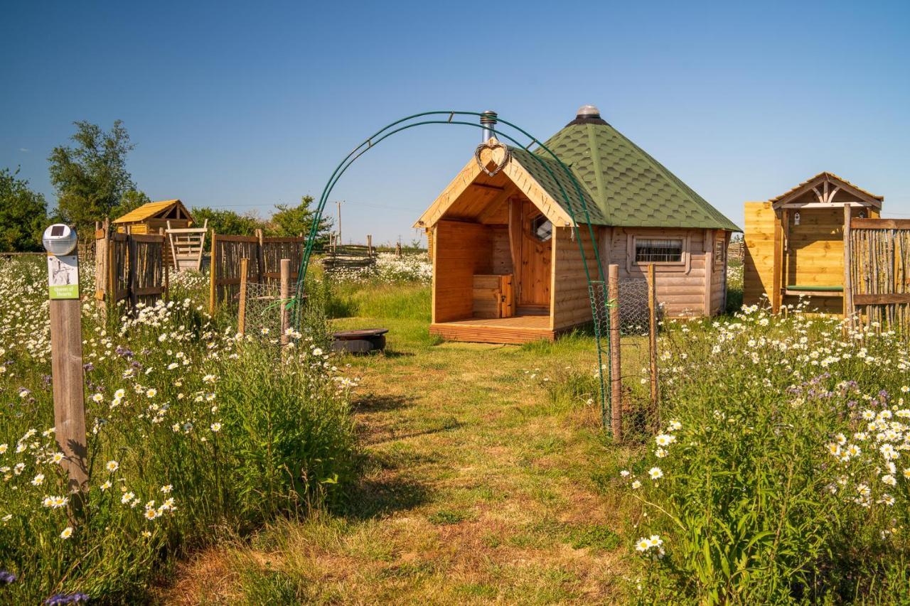 Hatters Meadows Glamping Ely Exteriér fotografie